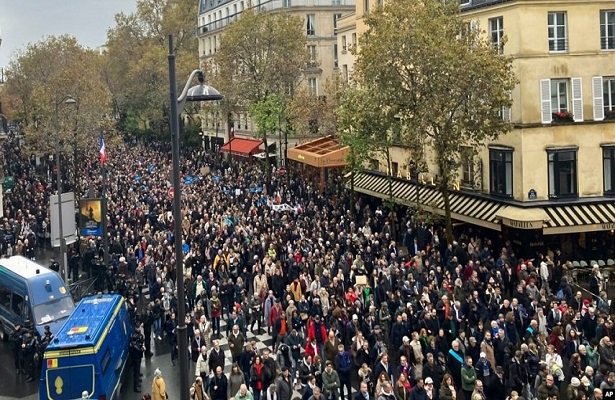 Parisdə Qəzza xalqına həmrəylik nümayişi keçirilib