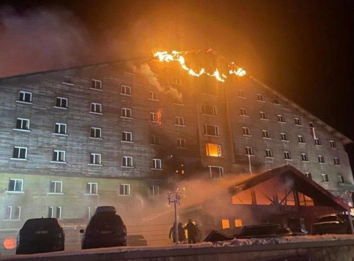 Türkiyədə hoteldə yanğın baş verib, 10 nəfər ölüb, 32 nəfər yaralanıb