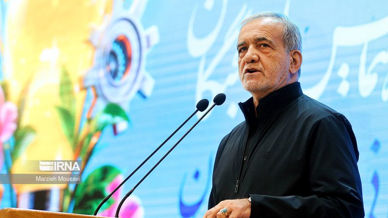 Pezeşkiyan: Ölkəni və gələcəyi özümüz qururuq