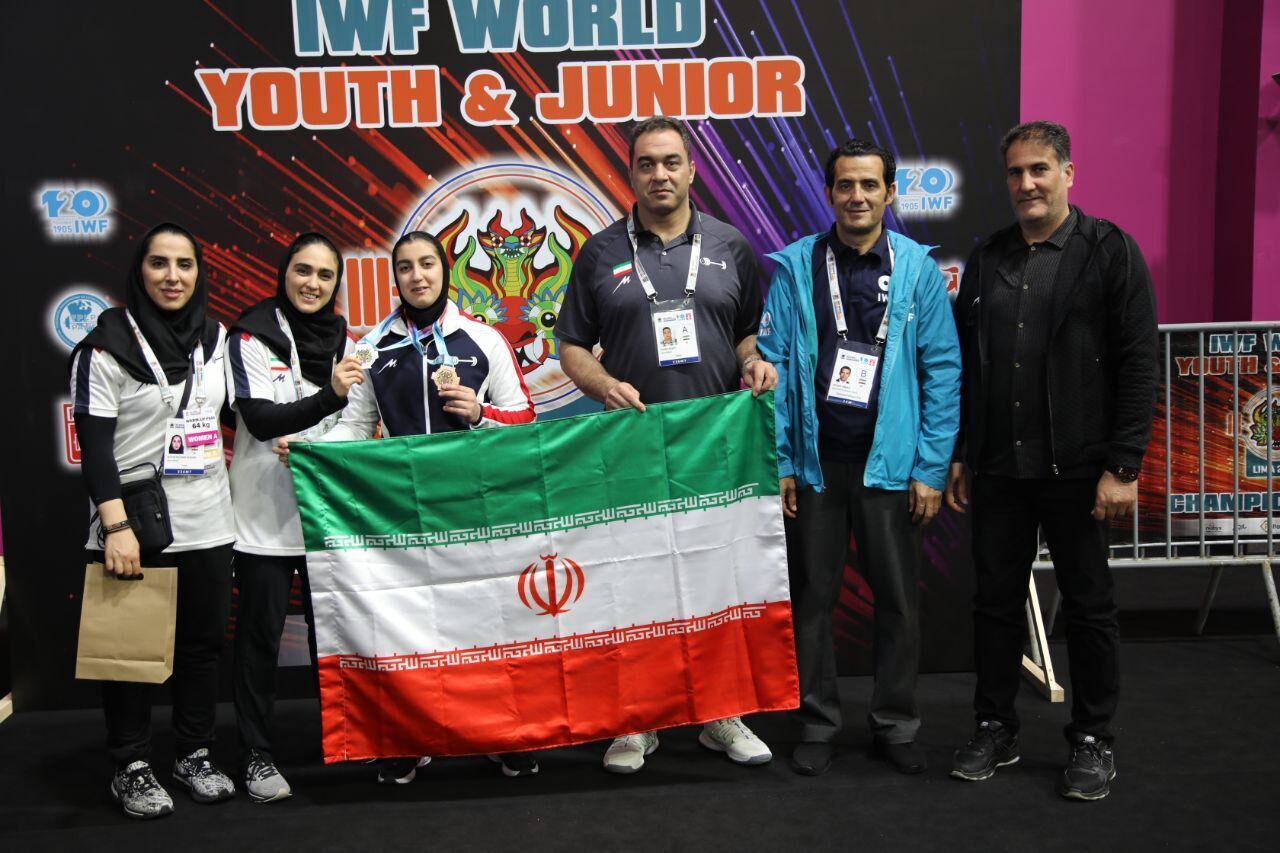 İranlı qız ağır atletika üzrə qadınlar arasında dünya çempionatında gümüş və bürünc medal qazanıb