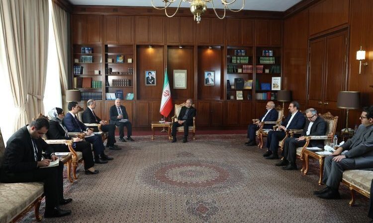Biz mədəni və tarixi ortaqlıqlara əsaslanan qonşularla münasibətlərini gücləndirməyə çalışırıq