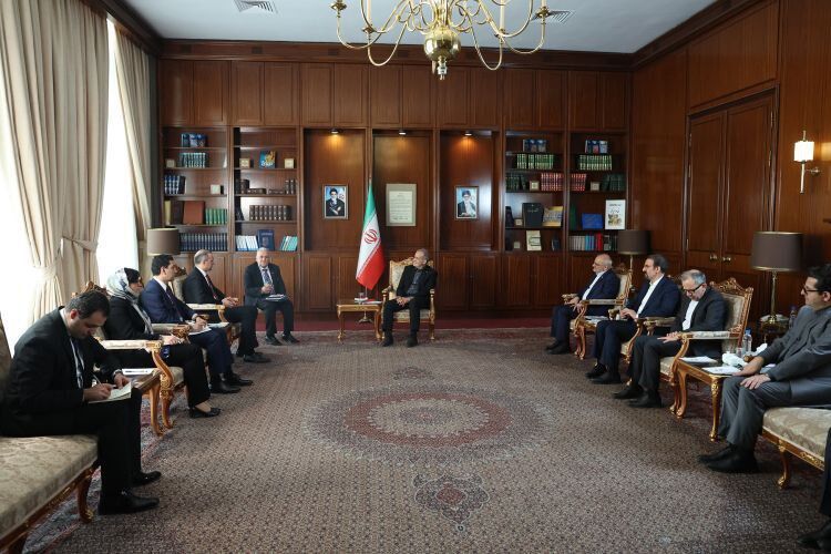 Biz mədəni və tarixi ortaqlıqlara əsaslanan qonşularla münasibətlərini gücləndirməyə çalışırıq