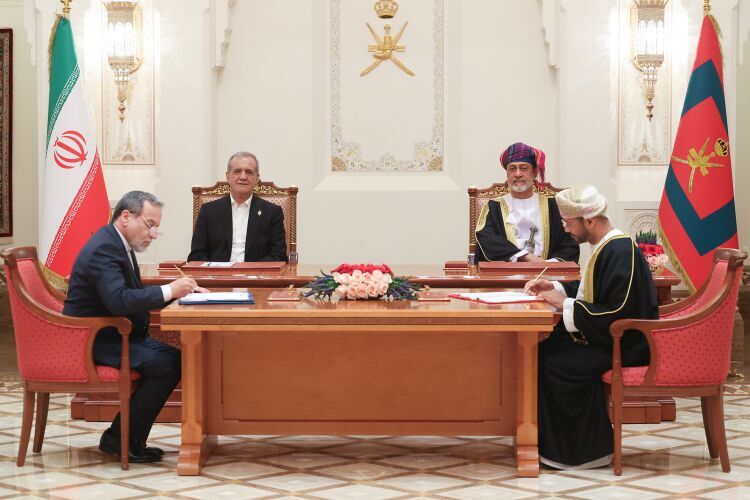İran və Oman Sultanlığı arasında 18 əməkdaşlıq sənədi imzalanıb