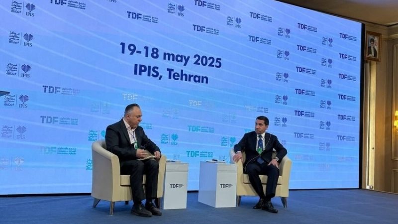 Hikmət Hacıyev: Azərbaycan və İran iqtisadi əməkdaşlığı gücləndirməlidir