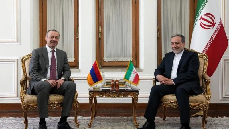 İranlı nazir Qriqoryanla Bakı və İrəvan arasında normallaşma prosesini müzakirə edib