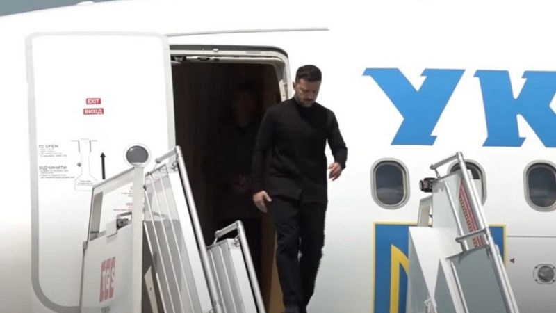 Zelenskinin təyyarəsi Ankarada eniş edib