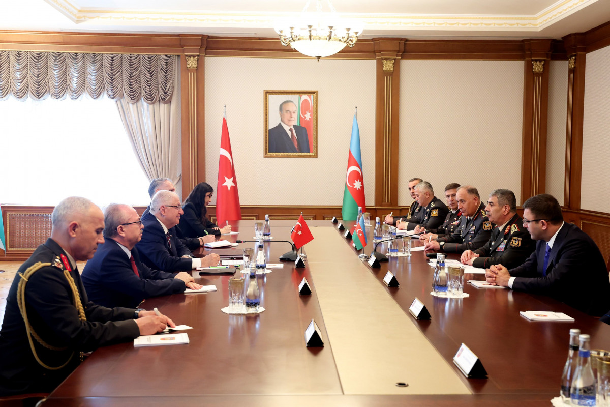 Azərbaycan və Türkiyə müdafiə nazirləri görüşüb