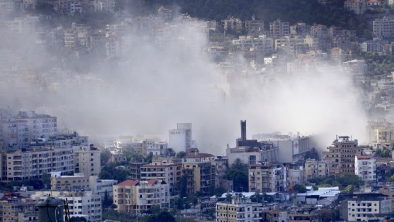 İsrail ordusu Livanın cənubunda bir binaya zərbələr endirib