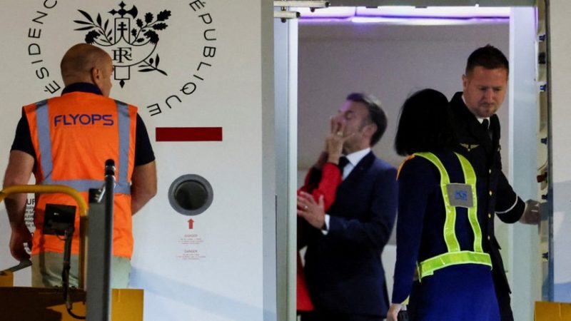 Tramp Makrona arvadı ilə bağlı tövsiyə verib