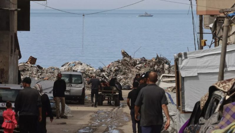 İsrail Qəzzaya yardım aparan gəmini bombalayıb