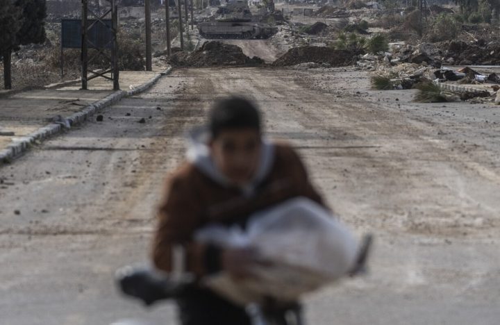 İsrail Kuneytrada hücumlarını davam etdirir