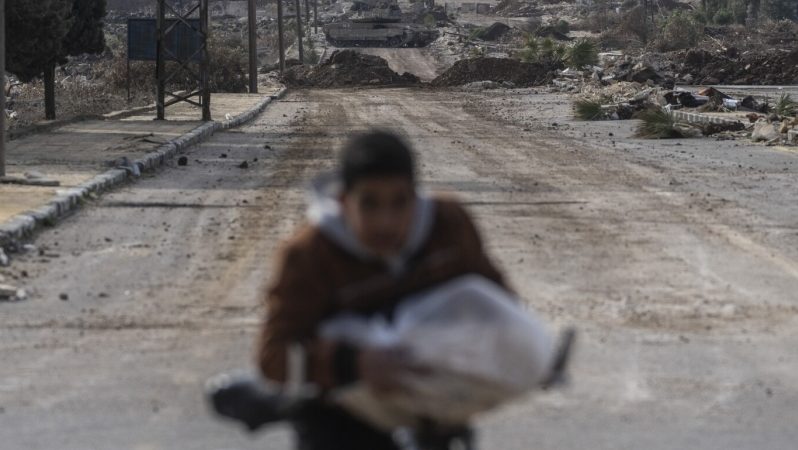 İsrail Kuneytrada hücumlarını davam etdirir