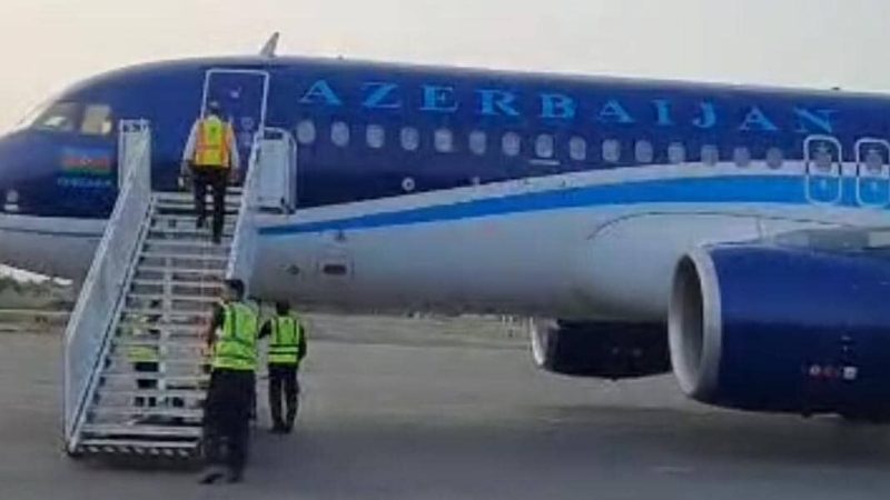 Azərbaycan təyyarəsi vətəndaşını xilas etmək üçün Rəşt hava limanına məcburi eniş edib