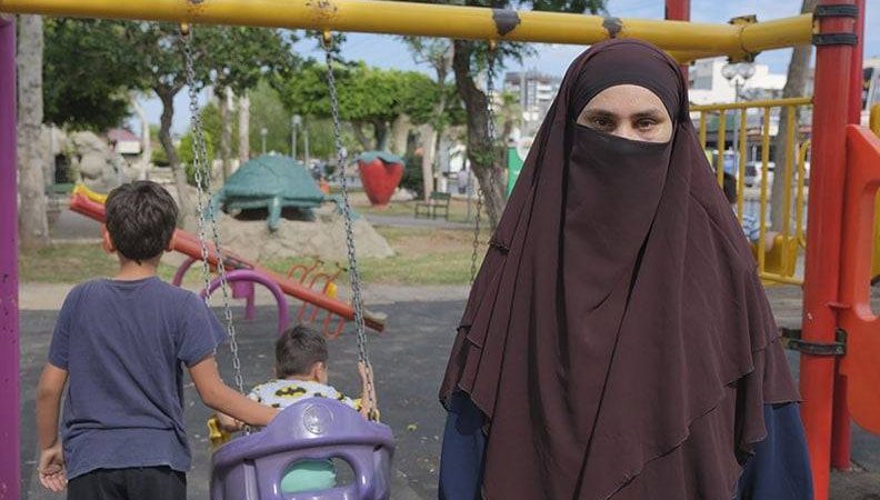 Türkiyə – Ana Övladlarının gözü qarşısında tanımadığı şəxslər tərəfindən döyüldü! (Video İzlə)