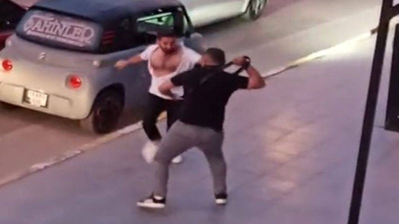 Küçə ortasında kəmər dava:1 nəfər bıçaqlanaraq yaralandı! (Video İzlə)
