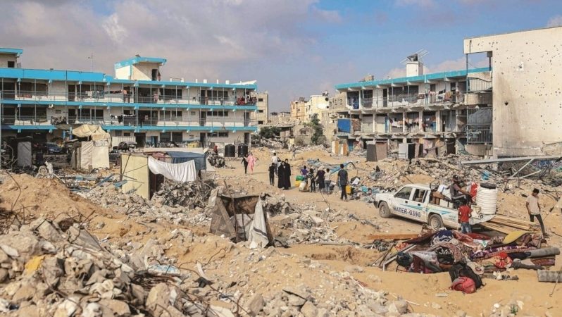 The Guardian: İsrail “qəsdən strategiya” ilə məktəbləri bombalayır