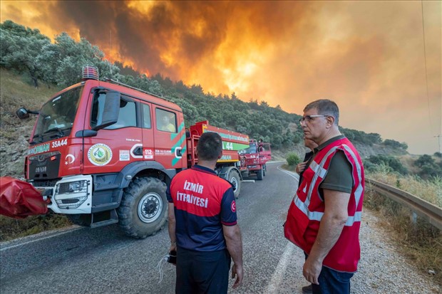 İzmir Böyükşəhər Bələdiyyə Başçısı Cemil Tugay: “Əlimizdən gələni edirik, amma meşə əlimizdən gedir” (Video İzlə)