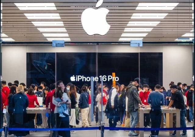 Apple Çində ilk dəfə mağazasını bağlayır: smartfon bazarındakı liderlik itkisinin fonunda strateji dəyişiklik