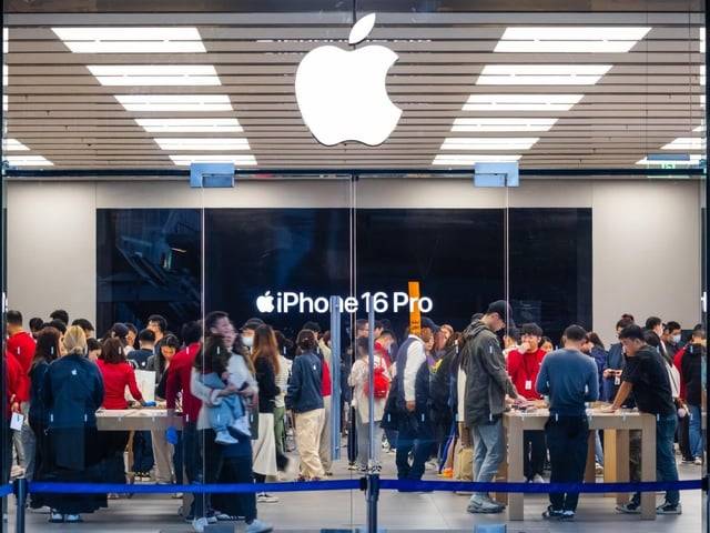 Apple Çində ilk dəfə mağazasını bağlayır: smartfon bazarındakı liderlik itkisinin fonunda strateji dəyişiklik