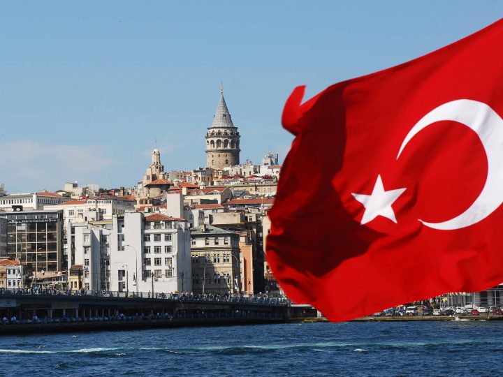 Türkiyə vətəndaşları xaotik gündəmə etiraz edir! (Video İzlə)
