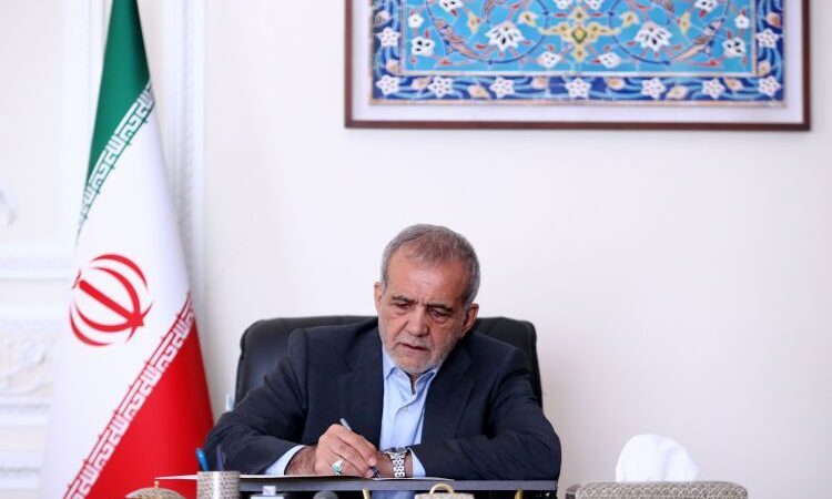 Pezeşkiyan 12 günlük məcburi müharibədə tibb bacılarının rolunu yüksək qiymətləndirərək onlara təşəkkür edib