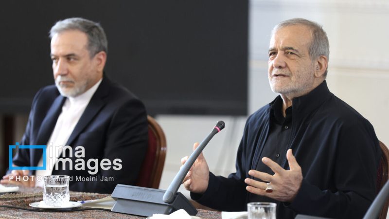 Pezeşkiyan: Müharibənin qızğın çağında ölkə diplomatiyası aktiv olaraq qaldı