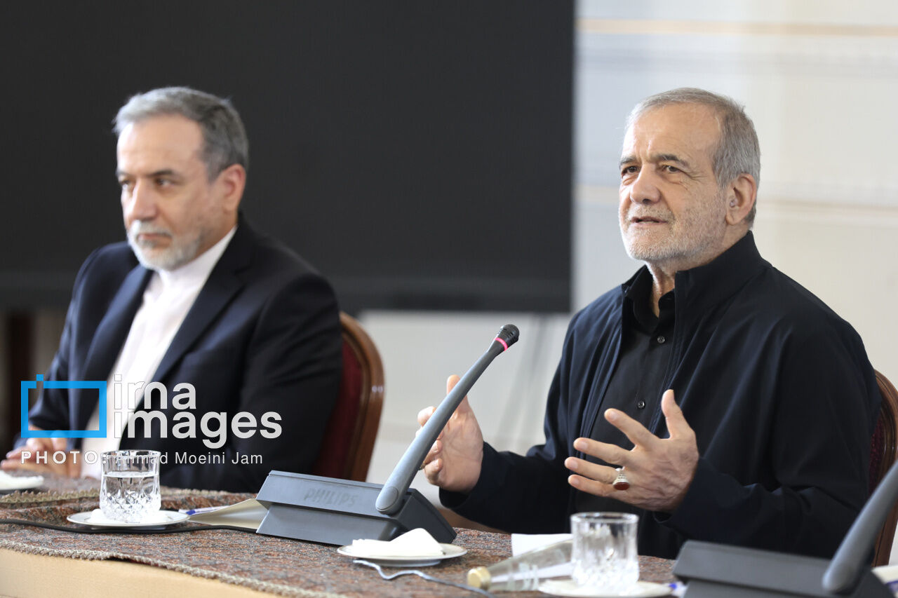 Pezeşkiyan: Müharibənin qızğın çağında ölkə diplomatiyası aktiv olaraq qaldı