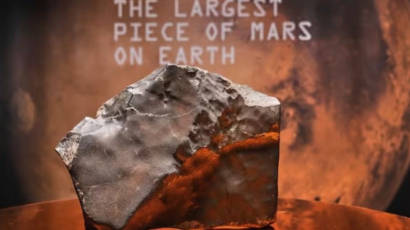 Marsdan Yerə düşən 25 kq-lıq daş hərraca çıxarılacaq
