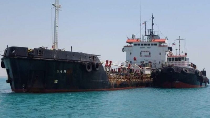 İran Oman dənizində qaçaqmal daşıyan neft tankerini saxlayıb