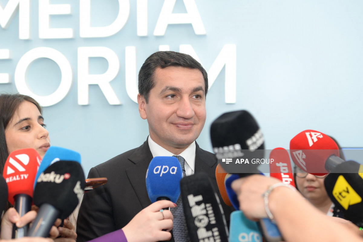 Hikmət Hacıyev: Prezidentin media ilə ünsiyyəti dezinformasiyaların qarşısını almaqda mühüm rol oynayır