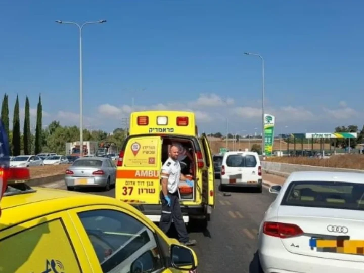İsraildə sürücü avtomobili insanların üzərinə sürüb: Yaralılar var