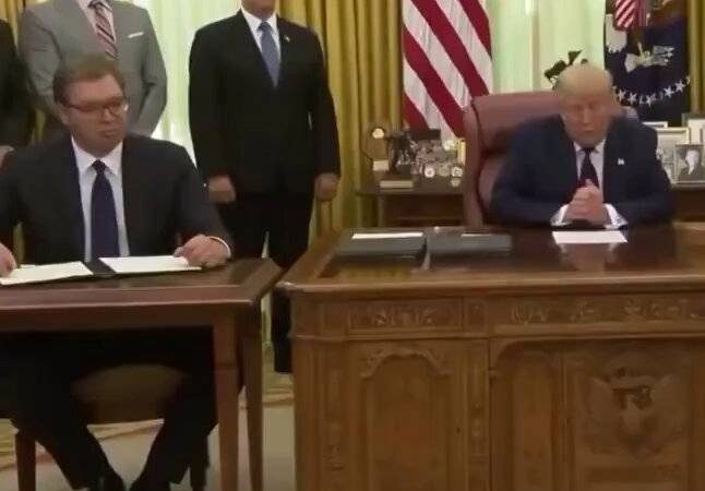 Serbiya Prezidenti imzaladığı sənədi düzgün oxumadığını bildikdən sonra verdiyi reaksiya! (Video İzlə)