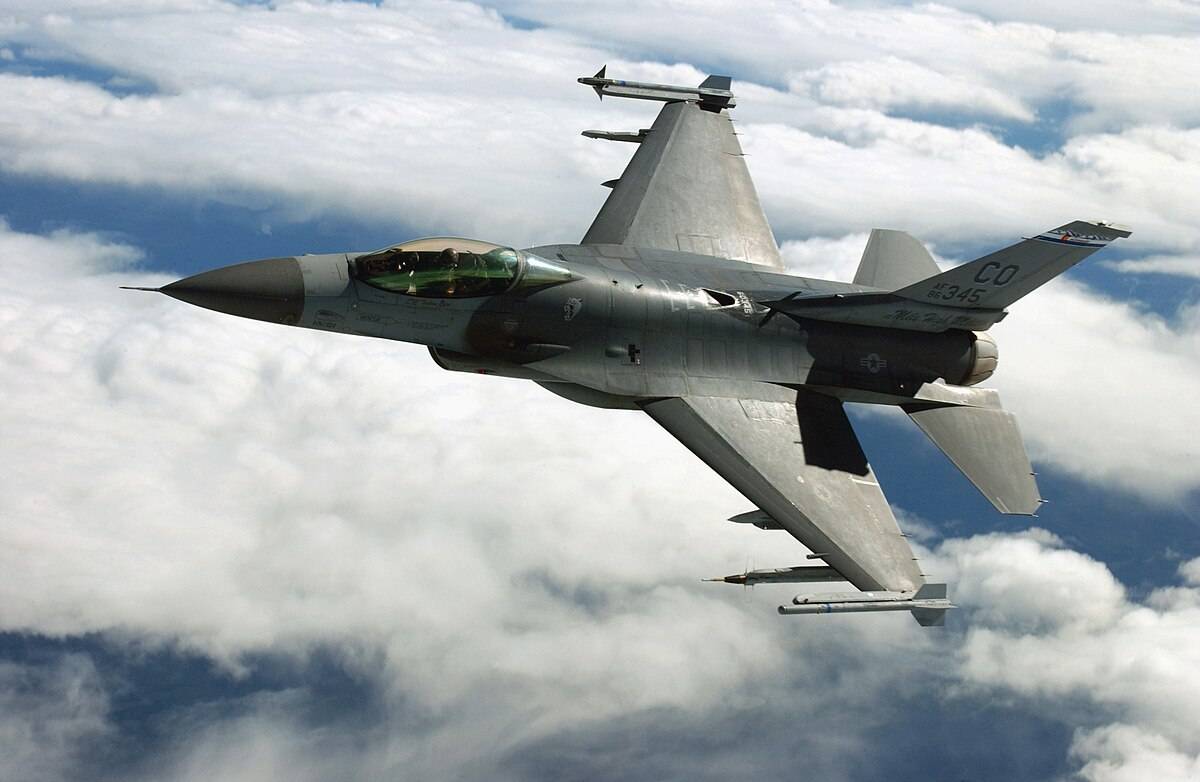 Tayland F-16 qırıcıları Kamboca sərhəd mövqelərini vurdu — Regional gərginlik artır! (Video İzlə)
