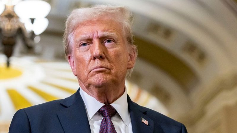 Tramp “Wall Street Journal” nəşrini məhkəməyə verir