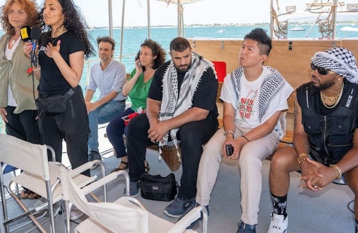 Hanzala gəmisi blokadanı yarmaq üçün Qəzzaya yola düşür