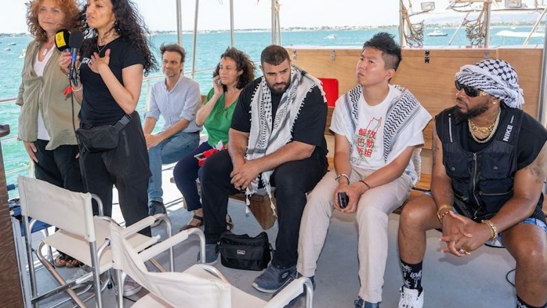 Hanzala gəmisi blokadanı yarmaq üçün Qəzzaya yola düşür