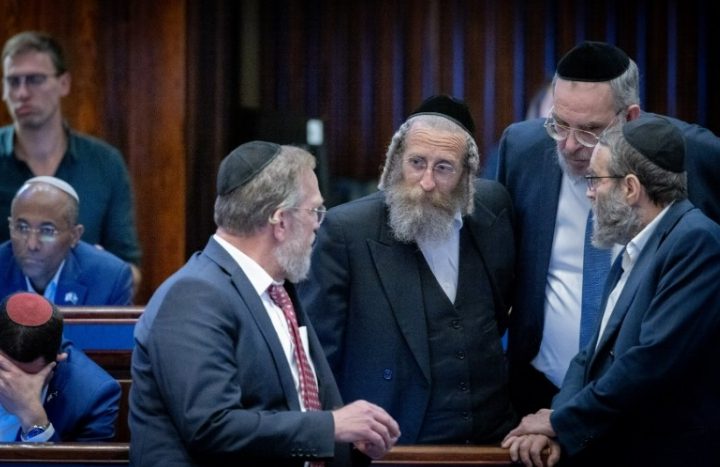 Hərbi çağırış müzakirəsi Netanyahu hökumətini sarsıdır