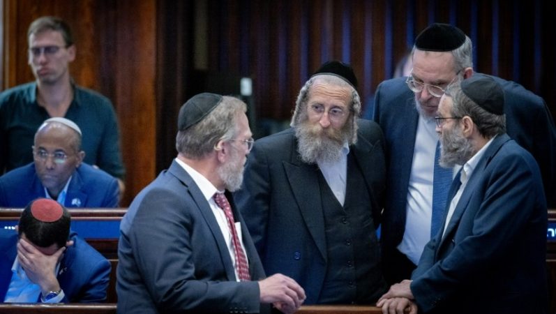 Hərbi çağırış müzakirəsi Netanyahu hökumətini sarsıdır